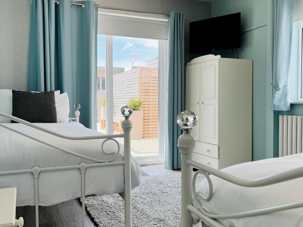 Pass The Keys Fabulous Beach Front Holiday Location Lydd 外观 照片